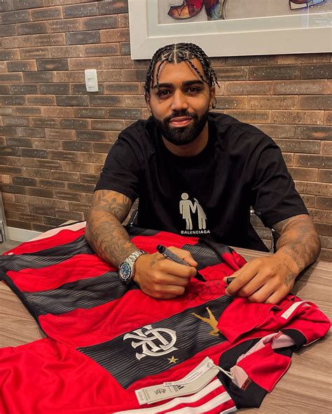 Gabigol Lan A Kit Camisa Do Flamengo Para Celebrar Recorde Na