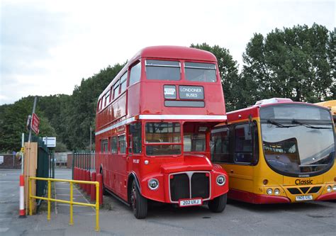 RML887 Routemaster 202 UXJ London Transport RML887 Jacob