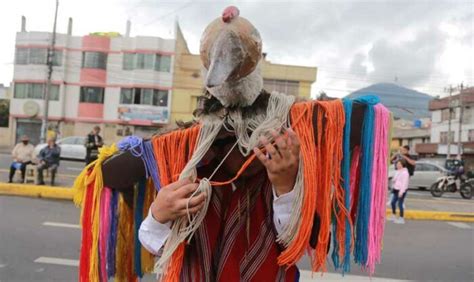 Quiteños disfrutan del Carnaval con tradicional desfile El Comercio