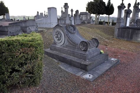 Grimper jusquau cimetière par la Montagne L Avenir