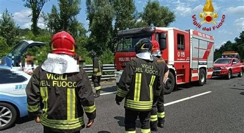 Incisa Valdarno Incidente Nell Auto Col Nipotino Di 6 Anni Morta La