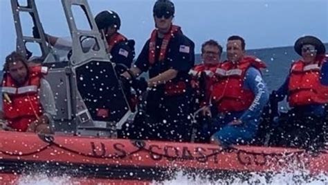 Coast Guard Rescues 6 Fishermen From Boat Near Cabo Rojo Virgin