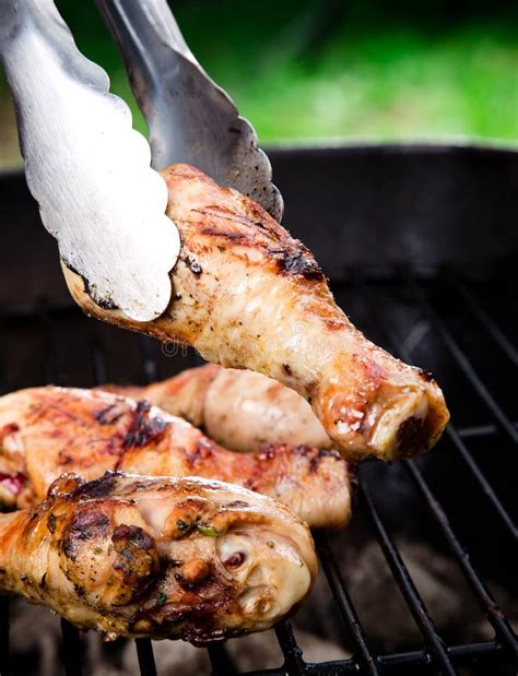 Piernas De Pollo Asadas A La Parrilla Imagen De Archivo Imagen De