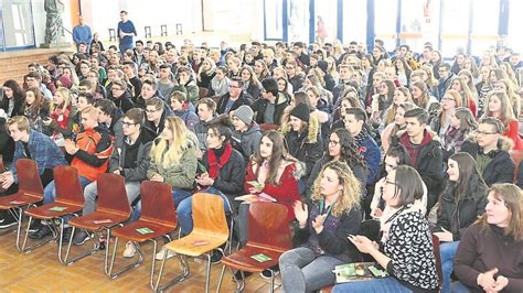 Schüler und Politiker diskutieren in der Mittelschule Schongau