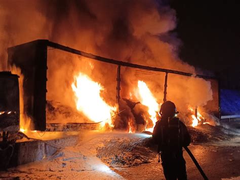 Un Incendio Calcina Un Cami N En La Autov A A