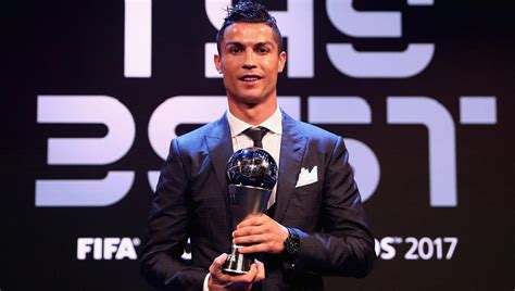 Cristiano Ronaldo Gan El Premio The Best Al Mejor Jugador Del Mundo