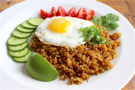 Nasi goreng Ryż smażony po indonezyjsku Sense Of Taste