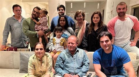 salman khan shares grand family photo  father salims birthday