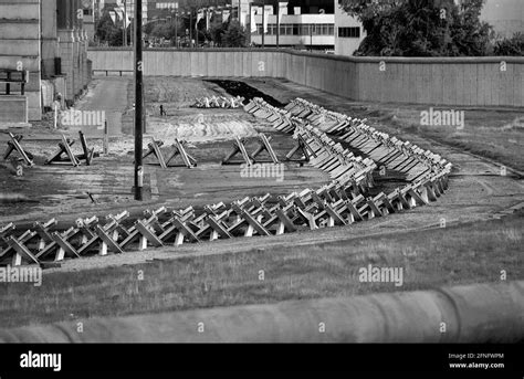 View death strip berlin wall hi-res stock photography and images - Alamy