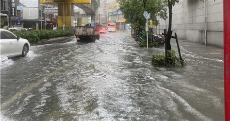 雙北雨彈狂炸！「中和大淹水」捷運站驚傳無法通行 這5區發淹水警戒 生活 Ctwant