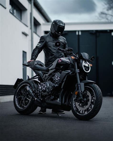 Moloc Moto On Instagram Her Name Is Shadow Ich Liebe Das Neue Bike