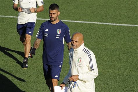 Presentazione Di Spinazzola Conte Ci Spinge Oltre Ogni Limite Con