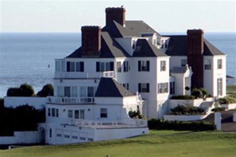 Taylor Swift Buys $17 Million Rhode Island Mansion … In Cash