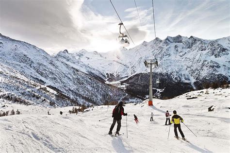 Winterferien Im Wallis In Der Schweiz Wintersport In Den Bergen Saas Grund