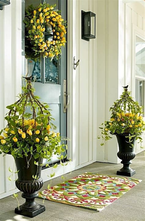 Stunning Spring Front Porch Decoration Ideas 12 HOMYHOMEE