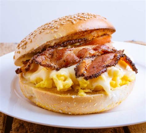 Receta Bagel Con Huevo Revuelto Y Tocino Marco Beteta