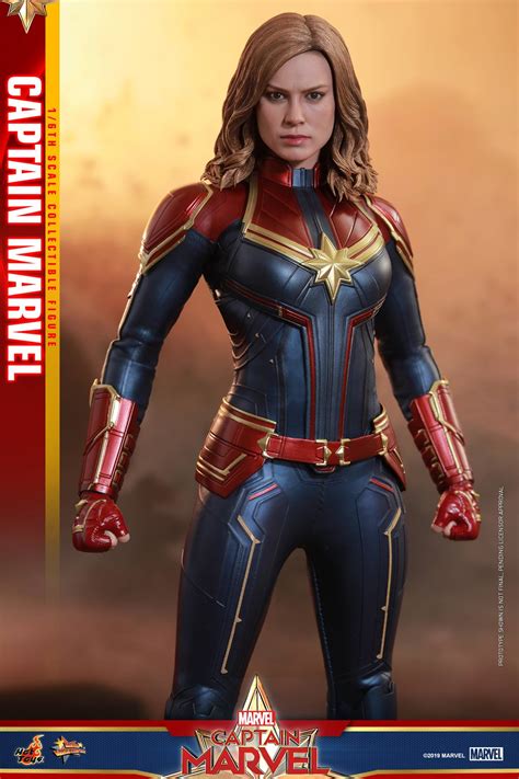 Captain Marvel 1 6 Scale Figure By Hot Toys The Toyark News