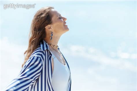 Smiling Stylish Woman On Beach Enjoying Peace Of Mind 이미지 2156637497