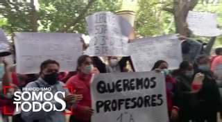 Padres De Familias Protestan Para Exigir La Presencia De Profesores