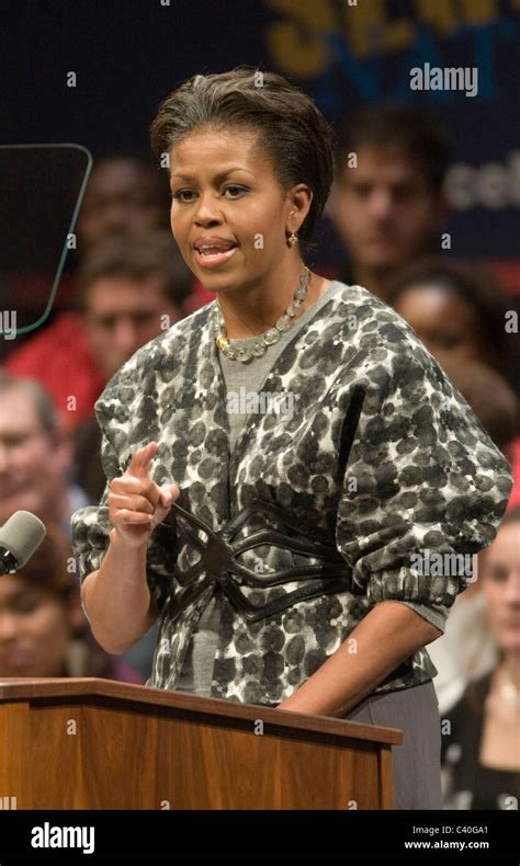 La Primera Dama Michelle Obama Y La Doctora Jill Biden Fotograf As E