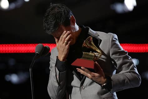 Grammy Latino 2019 Tony Succar Se Quebró Al Ganar Premio Y Dedicó