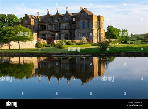 Broughton Castle Hi Res Stock Photography And Images Alamy