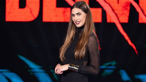 Melissa Satta Tubino Nero A Belve Il Look Minimal Ma Con Bracciali