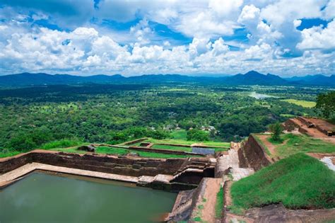 Fortaleza De La Roca Del Le N De Sigiriya En Sri Lanka Foto Premium