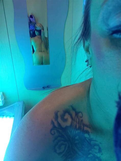 Melissa Mitz Bent Over Porn Pic