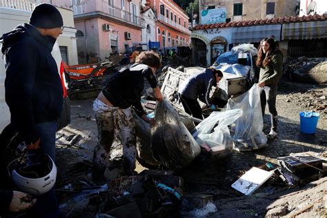 Decenas De Desaparecidos En Ischia