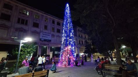 El árbol de Navidad de La Habana lo único luminoso del fin de año