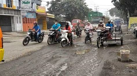 Jalan Titi Pahlawan Medan Marelan Rusak Parah Pagi Dan Sore Warga