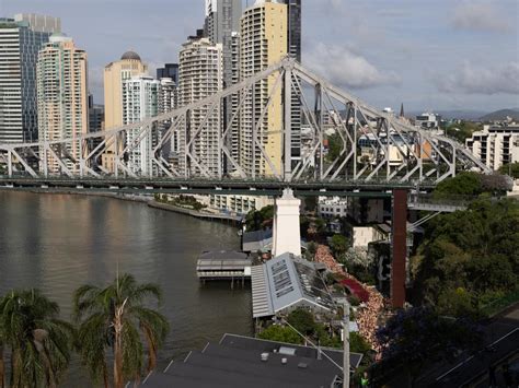 Thousands Flock To Story Bridge Nude For Rising Tide Naked Art