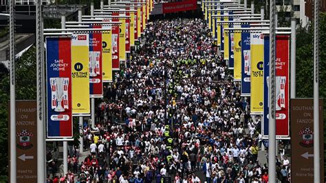 Leeds v Southampton: Championship play-off final live ...