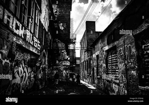 Graffiti dark alley Black and White Stock Photos & Images - Alamy