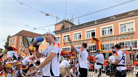 Deutsche Und Spanische Fans Feiern Vor Em Viertelfinale In Stuttgart