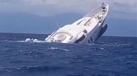 Video El Momento En Que Un Superyate Se Hunde En La Costa De Italia