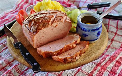 Salate Mit Fleischkäse Lauch Kartoffeltopf Mit Gebratenem Leberkase