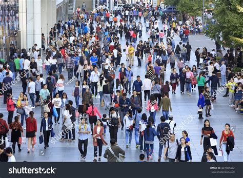 Commercial Crowd Areas 6898 รายการ ภาพ ภาพสต็อกและเวกเตอร์ Shutterstock