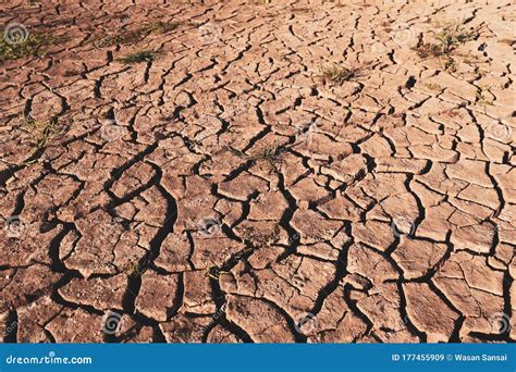 Fundo De Terra Rachada Seca Na Esta O Rida Muitas Prov Ncias Do