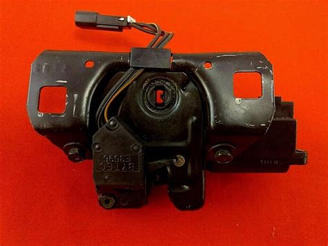 1995 1997 Lincoln Town Car Trunk Latch Power Lock Release Actuator Oem