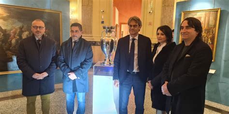 Calcio E Cultura Alla Pinacoteca E Reggio Si Ri Colora Di Azzurro