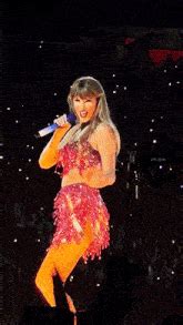 Taylor Swift Dancing GIFs | Tenor