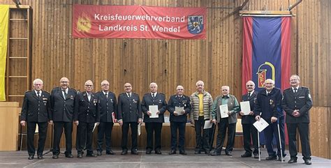 Kreisfeuerwehrverband St Wendel ehrt Kameraden für jahrelange treue