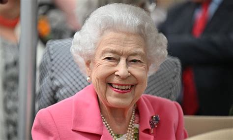 Buckingham Palace Release Poignant Photo Of The Queen Following Her