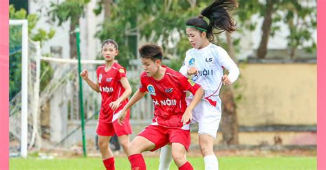 Hot girl Thanh Nhã ghi dấu ấn ở giải bóng đá nữ quốc gia