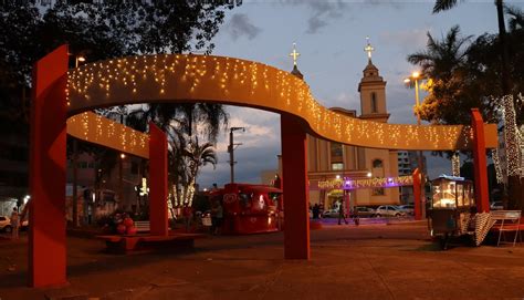 Ruas Do Centro De Divin Polis Recebem Carreata Do Papai Noel Centro