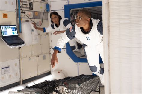 911: Hen and Athena's Space Ending Explained by Aisha Hinds
