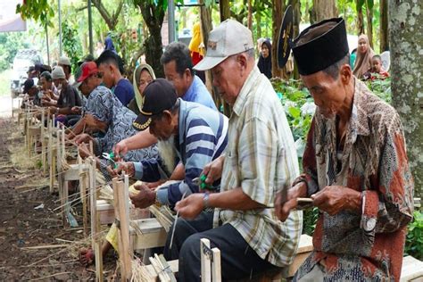 Berdayakan Ribuan Lansia Grup Mind Id Ptba Raih Anugerah Csr