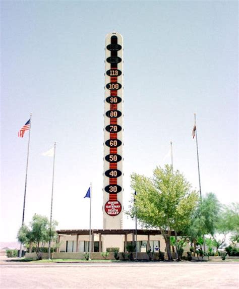 The World S Largest Roadside Attractions Ny Daily News Roadside Attractions Roadside